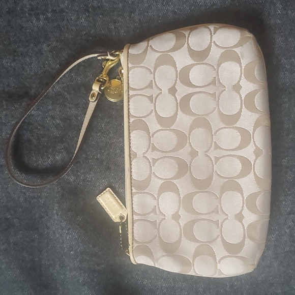 COACH wristlet - Picture 2 of 7